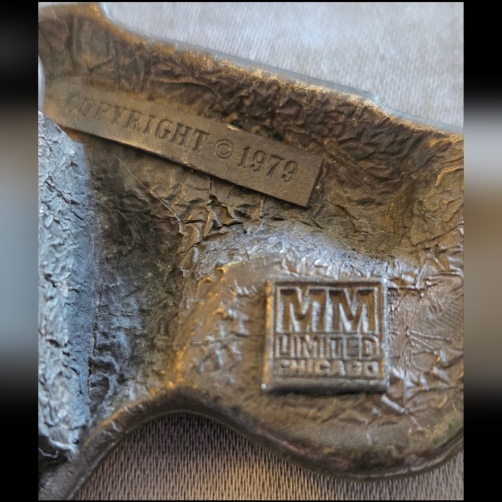 MM Limited Chicago Vintage Pistol Shaped Metal Belt Buckle - Picture 2 of 7